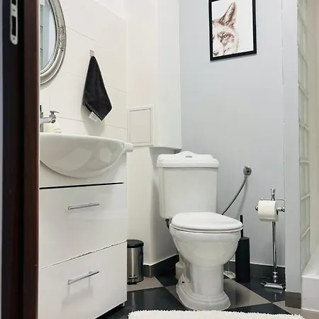 62 Apartment *