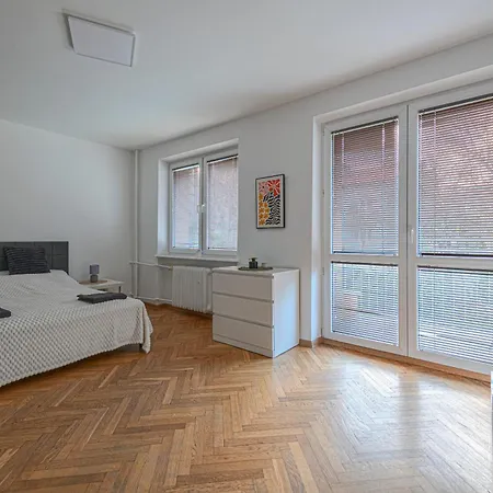 62 شقة غدينيا